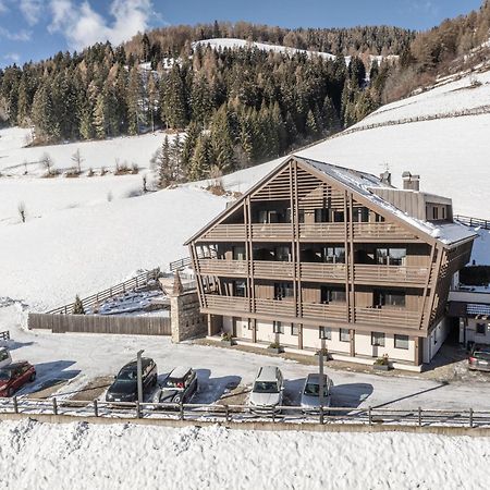 Hotel Rommisa แปร์กา ภายนอก รูปภาพ
