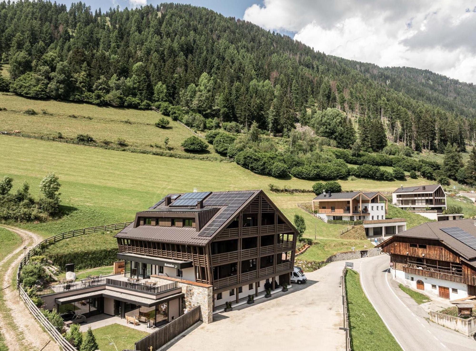 Hotel Rommisa แปร์กา ภายนอก รูปภาพ
