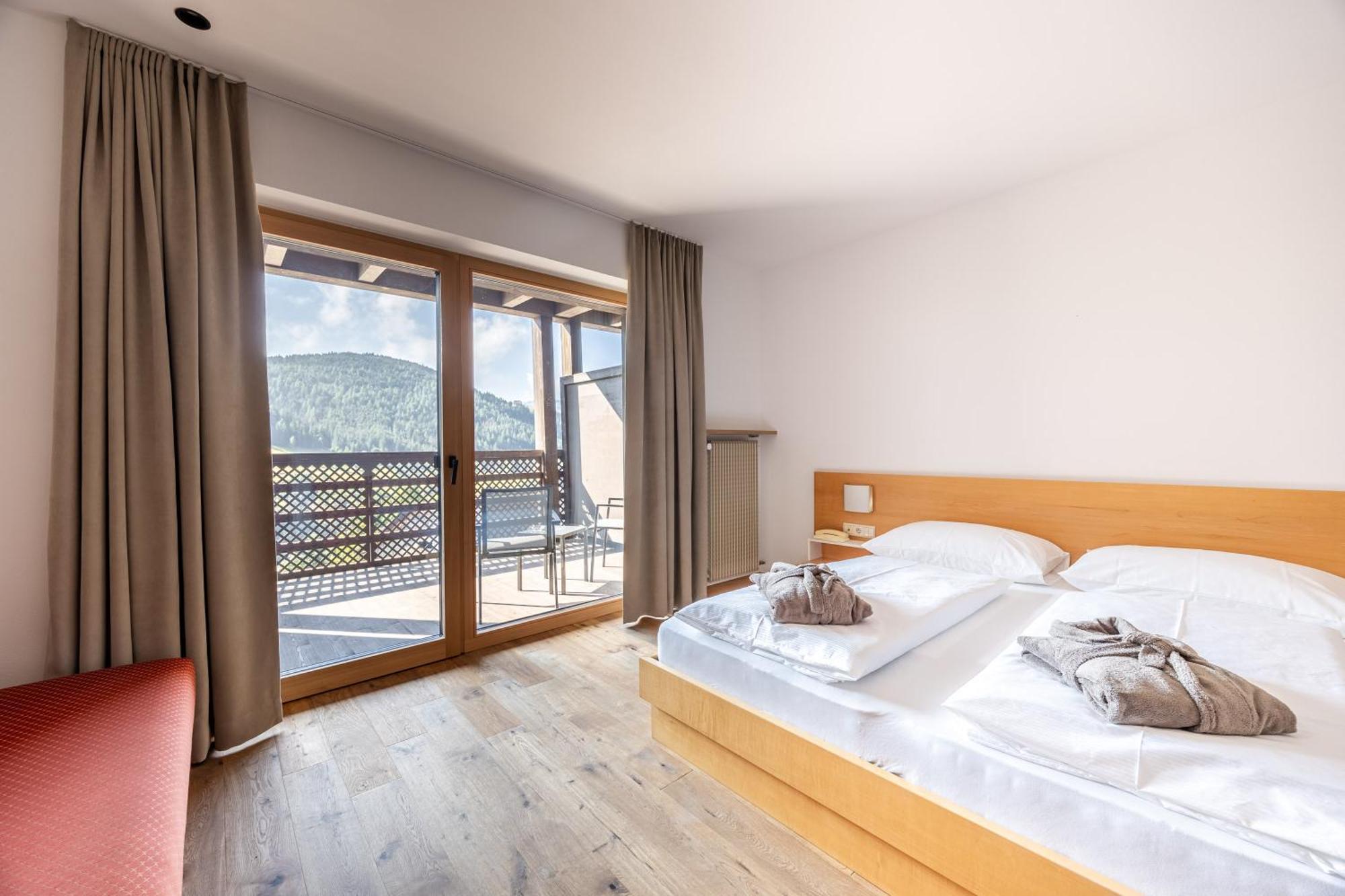 Hotel Rommisa แปร์กา ภายนอก รูปภาพ